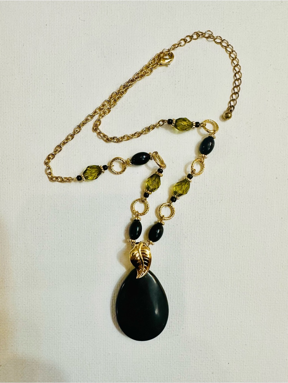 NWOT Black Olive Green Gold Tone Statement Pendant Necklace - Picture 2 of 3
